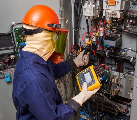 Fluke 1736 and 1738 Three-Phase Power Quality Loggers