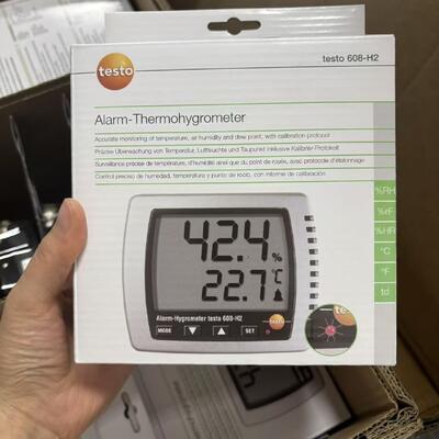 Testo 608-H2 Thermal Hygrometer with -40 to +70 °C Range, ±0.5 °C Accuracy, and 2-98%rH Humidity Measurement