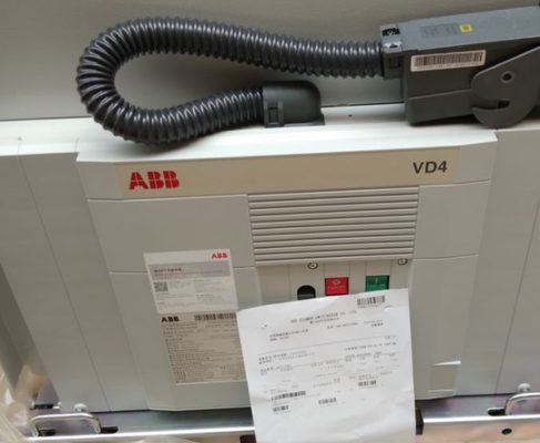 Bộ ngắt mạch chân không áp suất trung bình ABB VD4 với 630 A dòng điện định lượng tần số 50/60 Hz và trọng lượng 140kg